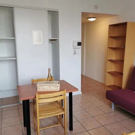 Апартаменты Superbe De 23m² Ним